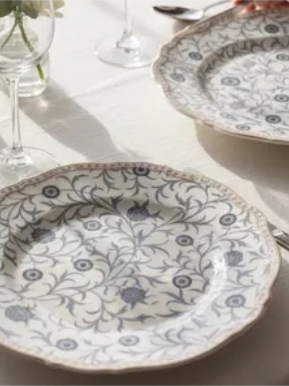 Morris & Co. Dessert Plates With Botanical Pattern and Scalloped Edges Set of 3